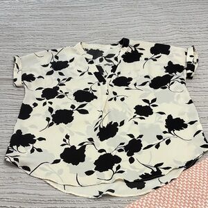Trendy Boutique Black and Cream Floral Blouse